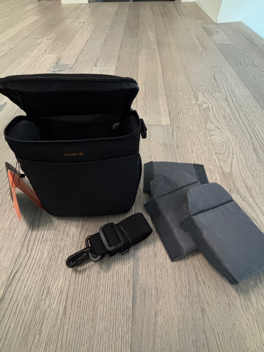 Slinger Alpine 140 Shoulder Camera Bag - Picture 9 of 12